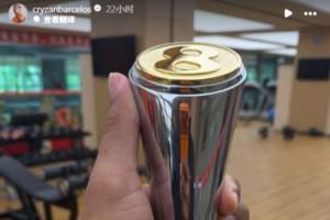 克雷桑更新ins晒直播吧最佳奖杯!球员本赛季已3次当选直播吧最佳配图